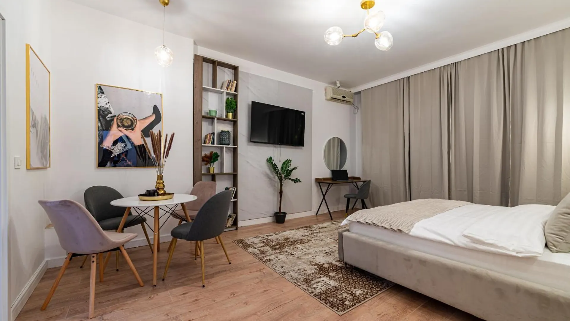 Central Square Haven B With Balcony Bucharest Apartment
